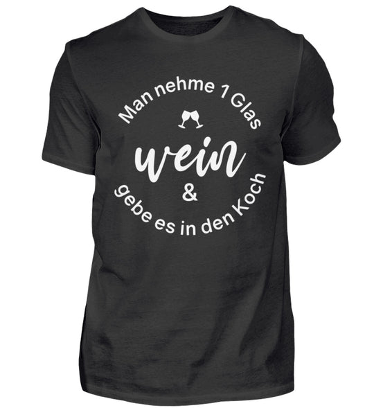 Wein in den Koch – Herren T-Shirt Schwarz, Vorderseite