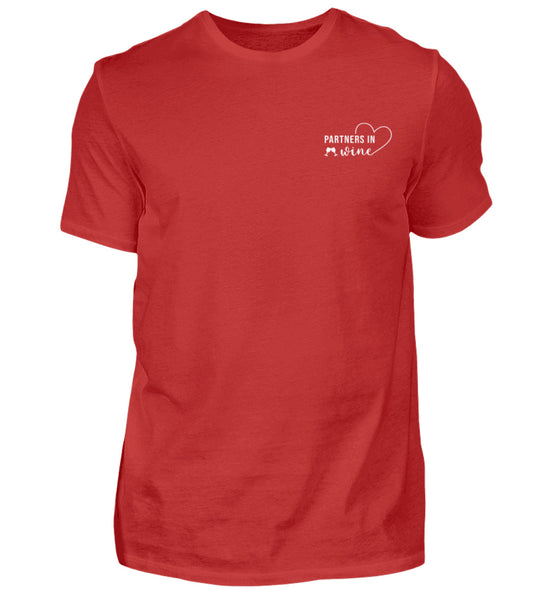 Partners in Wine Herren-T-Shirt in Rot mit kleinem Motiv links auf der Brust