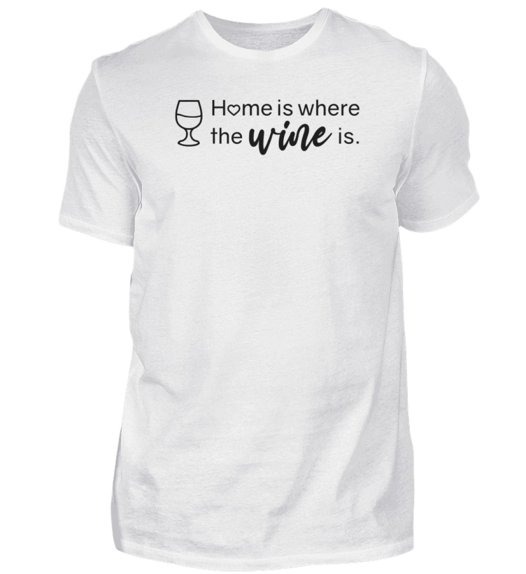Home is where the wine is – Herren Basic T-Shirt in Weiß, schwarzes Motiv vorne mittig.