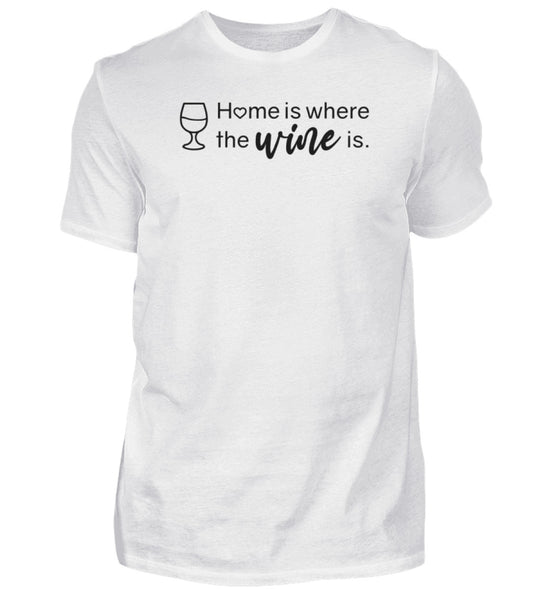 Home is where the wine is – Herren Basic T-Shirt in Weiß, schwarzes Motiv vorne mittig.