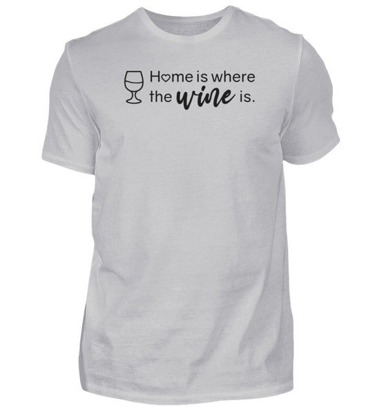 Home is where the wine is – Herren Basic T-Shirt in Grau, schwarzes Motiv vorne mittig.