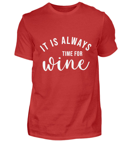 Produktansicht Herren-T-Shirt „It is always time for wine“ in Rot mit groß mittigem Druck auf der Vorderseite.