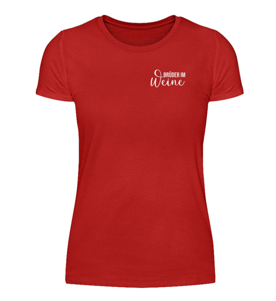 Brüder im Weine Damen Basic T-Shirt in Rot mit kleinem weißem Brustmotiv.