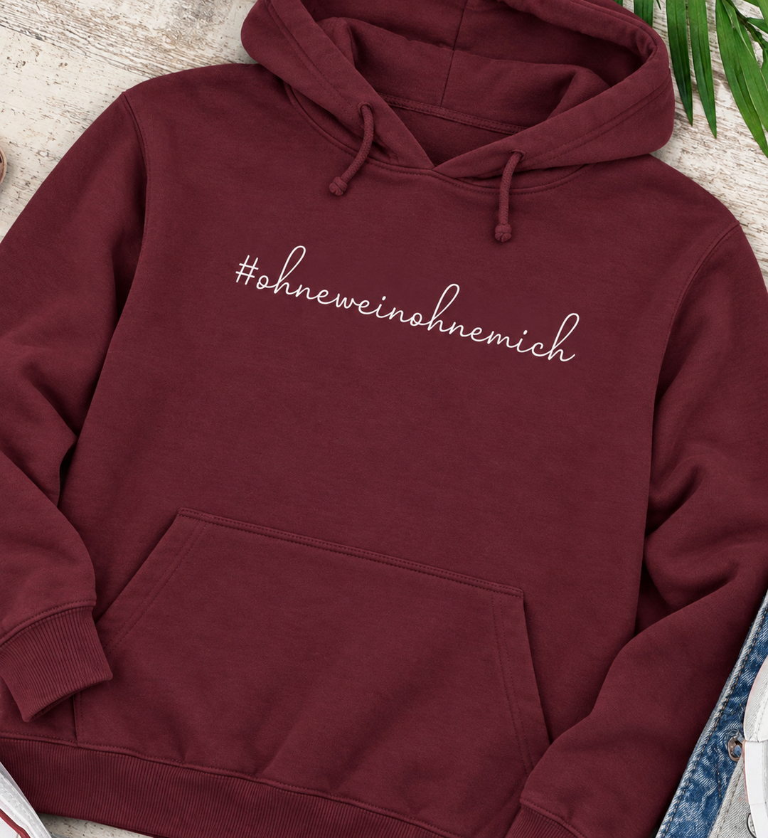 Ohne Wein ohne mich – Unisex Hoodie in Bordeaux mit Kapuze, Kängurutasche und weißem Schriftzug, digital bearbeitet