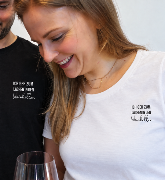 Ich geh zum Lachen in den Weinkeller – eigenes Paarbild, kleine Brustmotive