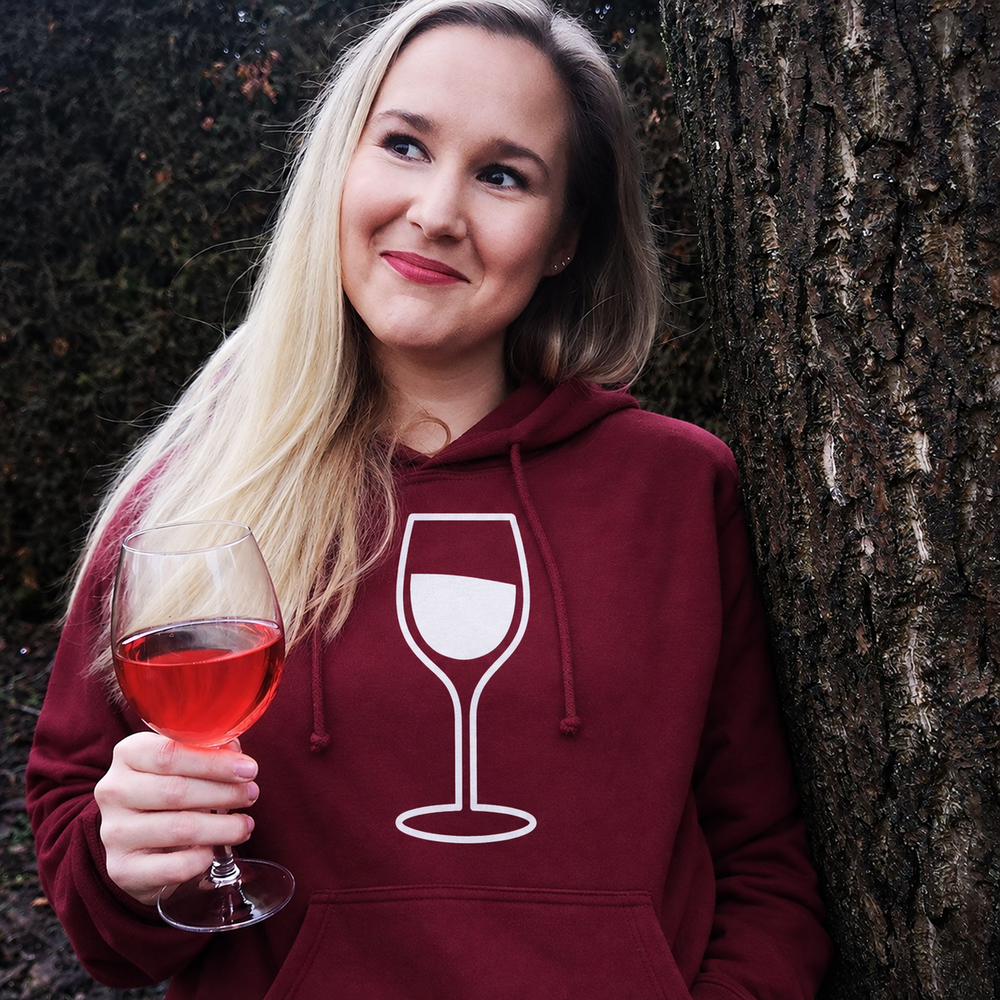 Weinglas – Unisex Hoodie – eigenes Einzelmodel ohne Jana – Motivgröße Groß – digital bearbeitete Trageansicht