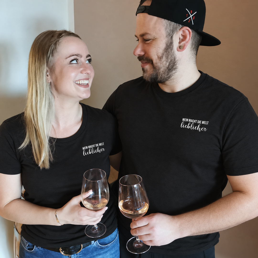 Wein macht die Welt lieblicher – Damen T-Shirt – eigenes Model ohne Jana, Schwarz