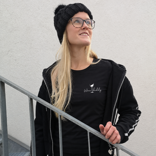 Wine buddy – Damen Basic T-Shirt – eigene Trageansicht digital angepasst